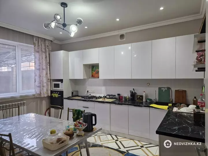 7-комнатный дом, 5 соток, 240 м²