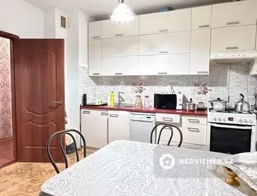 3-комнатная квартира, этаж 7 из 10, 95 м², На длительный срок, миниатюра 8
