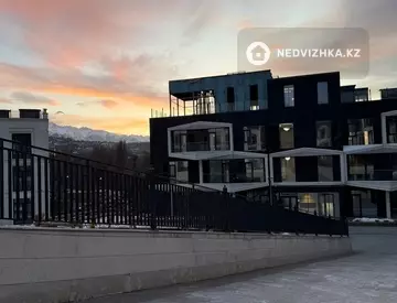 4-комнатная квартира, этаж 1 из 3, 245 м², миниатюра 1