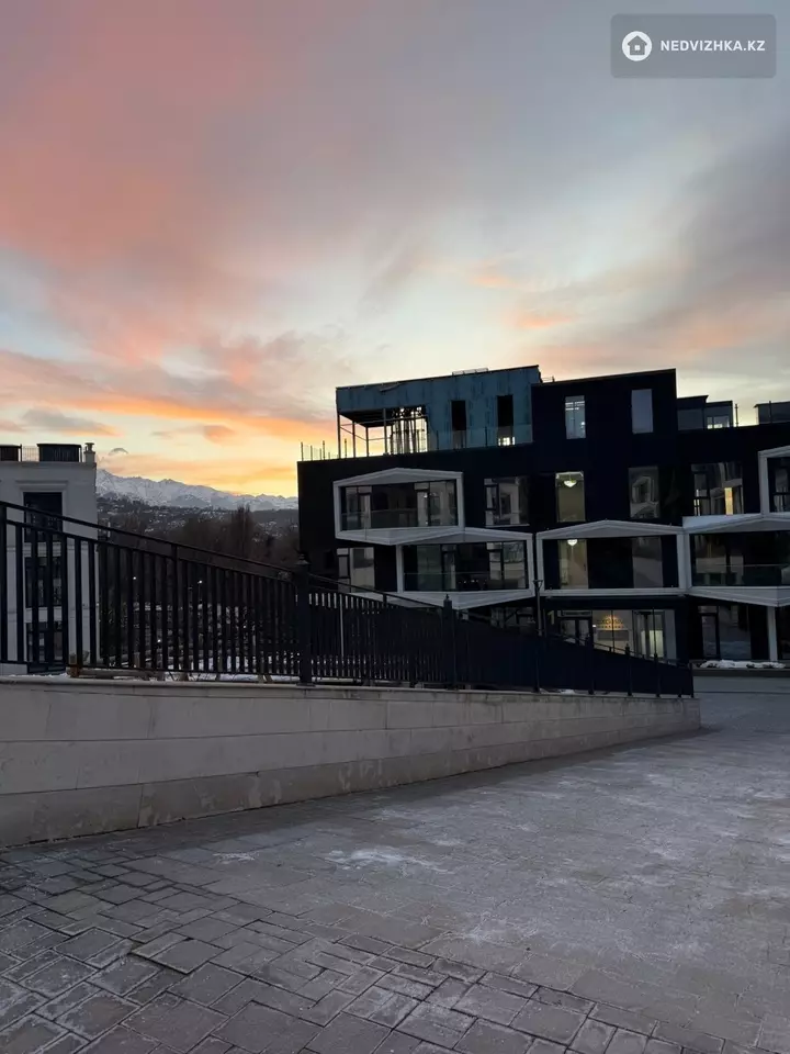 4-бөлмелі пәтер, қабат 1 барлық қабат саны 3, 245 м²