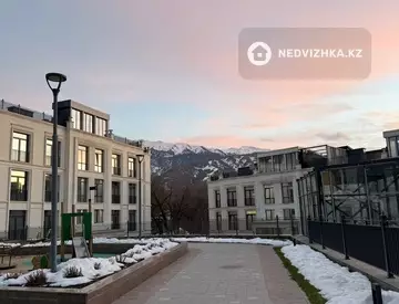4-комнатная квартира, этаж 1 из 3, 245 м², миниатюра 2