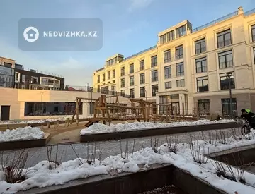 4-комнатная квартира, этаж 1 из 3, 245 м², миниатюра 4