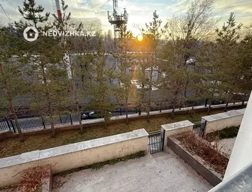 4-комнатная квартира, этаж 1 из 3, 245 м², миниатюра 8