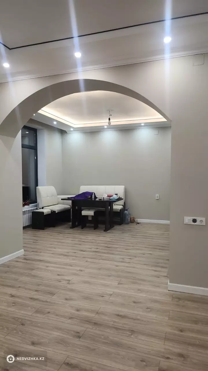 6-комнатный дом, 8.2 соток, 221 м², фотография 3