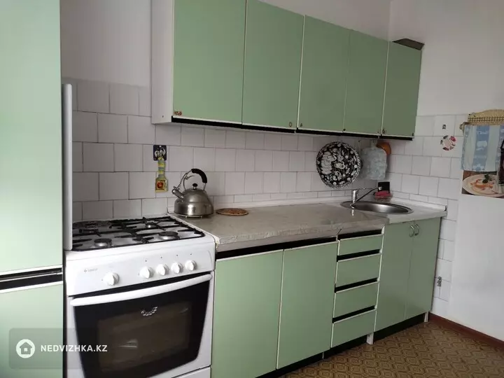3-комнатная квартира, этаж 4 из 5, 64 м², фотография 2