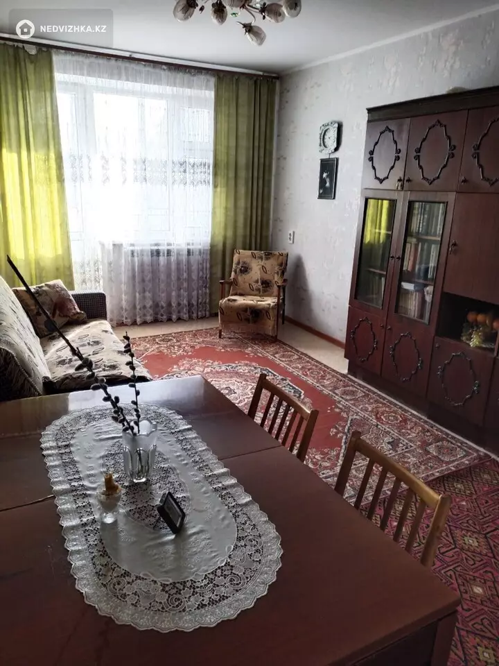 3-комнатная квартира, этаж 4 из 5, 64 м², фотография 3