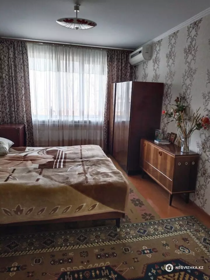3-комнатная квартира, этаж 4 из 5, 64 м², фотография 4