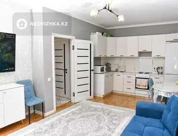 2-комнатная квартира, этаж 3 из 9, 40 м², миниатюра 2
