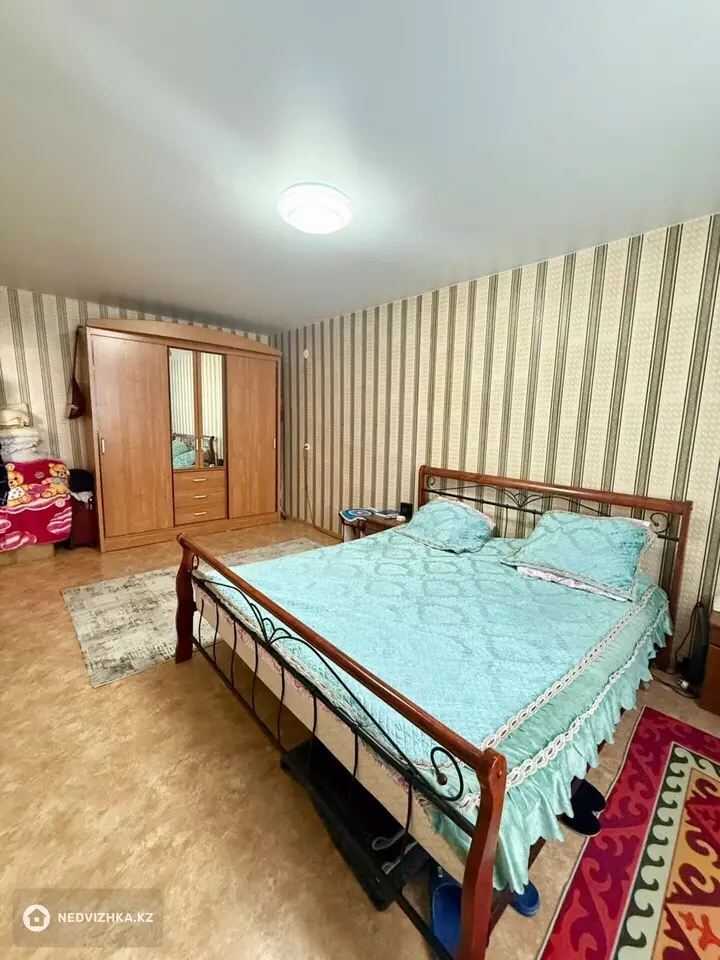 2-комнатная квартира, этаж 4 из 5, 64 м², фотография 4