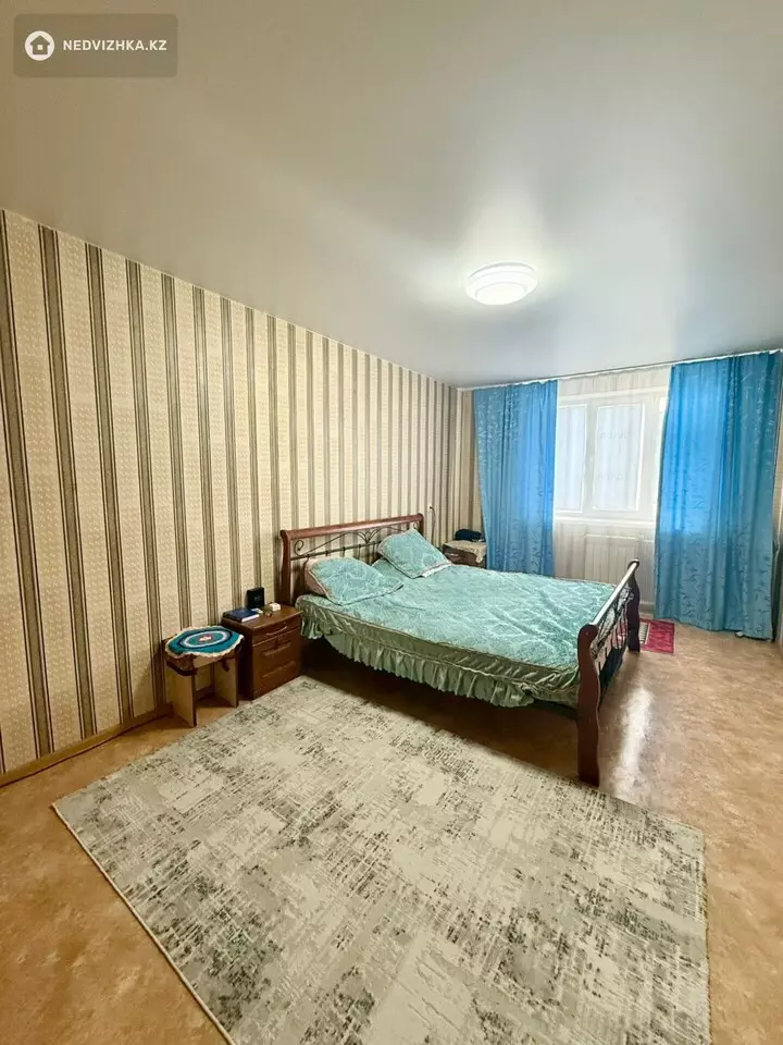 2-комнатная квартира, этаж 4 из 5, 64 м², фотография 3