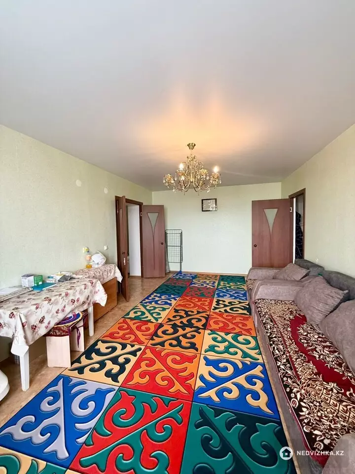 2-комнатная квартира, этаж 4 из 5, 64 м²