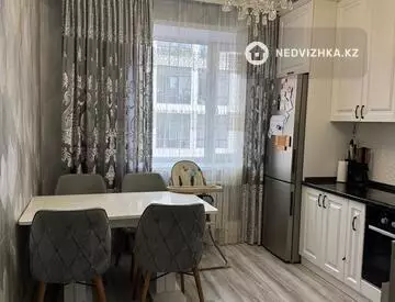 2-комнатная квартира, этаж 3 из 5, 62 м², миниатюра 1