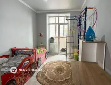 2-комнатная квартира, этаж 2 из 10, 61 м², миниатюра 1