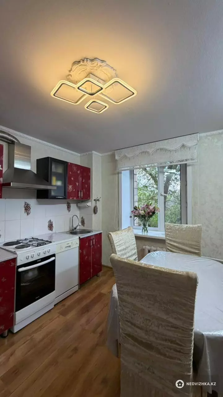 3-комнатная квартира, этаж 3 из 9, 70 м², фотография 3
