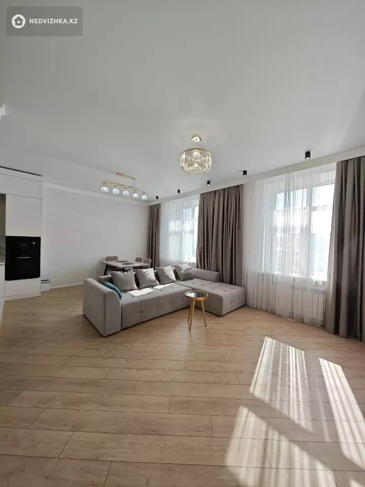3-комнатная квартира, этаж 3 из 5, 90 м², фотография 2