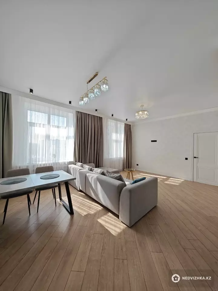 3-комнатная квартира, этаж 3 из 5, 90 м², фотография 4