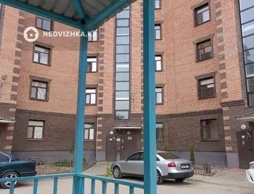 3-комнатная квартира, этаж 4 из 5, 65 м², На длительный срок, миниатюра 1