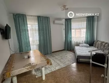 3-комнатная квартира, этаж 4 из 5, 65 м², На длительный срок, миниатюра 2