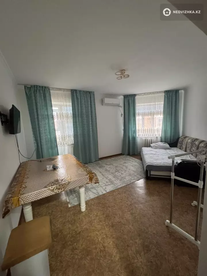 3-комнатная квартира, этаж 4 из 5, 65 м², На длительный срок, фотография 2