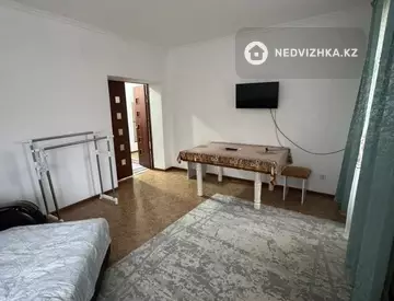 3-комнатная квартира, этаж 4 из 5, 65 м², На длительный срок, миниатюра 3
