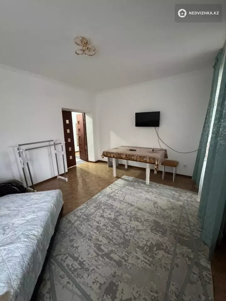 3-комнатная квартира, этаж 4 из 5, 65 м², На длительный срок, фотография 3