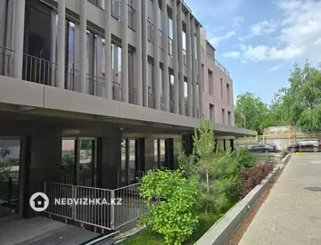 5-комнатная квартира, этаж 2 из 4, 237 м²