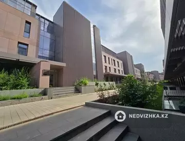 5-комнатная квартира, этаж 2 из 4, 237 м²