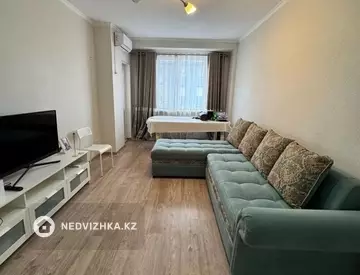 3-комнатная квартира, этаж 9 из 9, 77 м², миниатюра 2