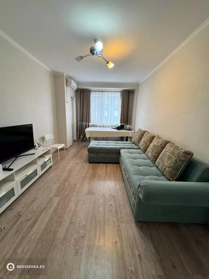 3-комнатная квартира, этаж 9 из 9, 77 м², фотография 2
