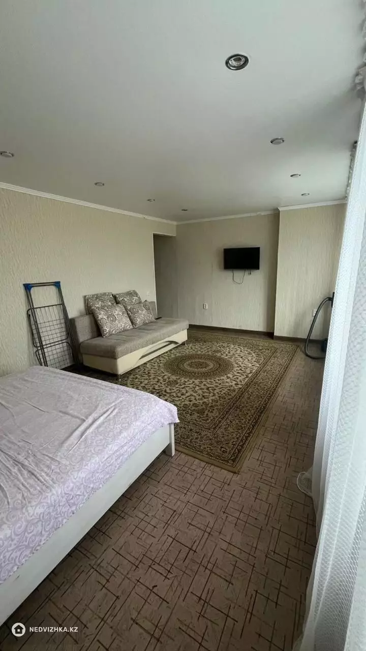 1-комнатная квартира, этаж 10 из 10, 44 м², фотография 3