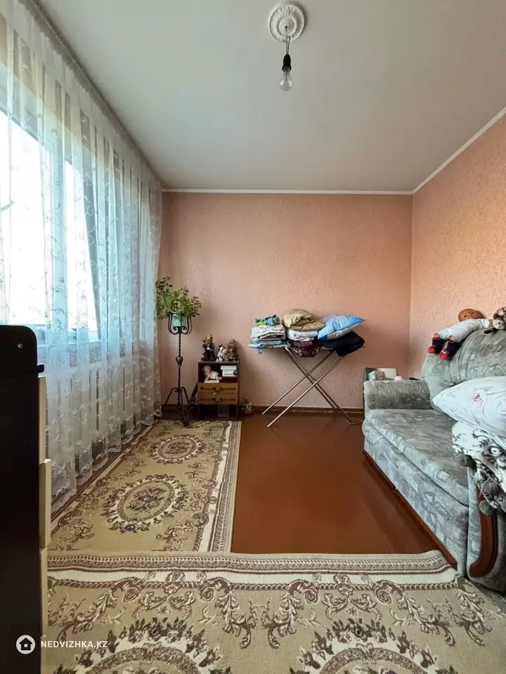 4-комнатная квартира, этаж 2 из 5, 64 м², фотография 3