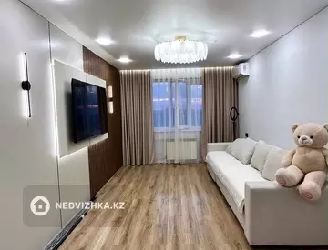 3-комнатная квартира, этаж 8 из 9, 68 м², миниатюра 1