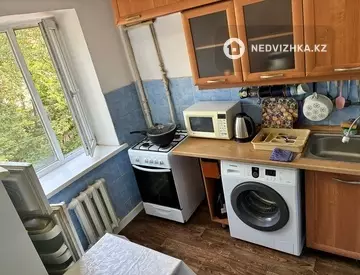 3-комнатная квартира, этаж 3 из 4, 54 м², Посуточно