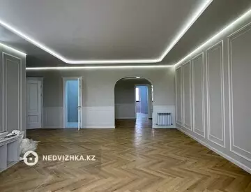 4-комнатная квартира, этаж 6 из 6, 220 м²