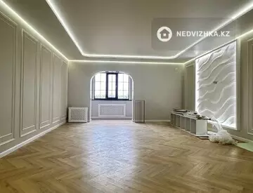 4-комнатная квартира, этаж 6 из 6, 220 м²