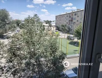 2-комнатная квартира, этаж 3 из 5, 48 м²