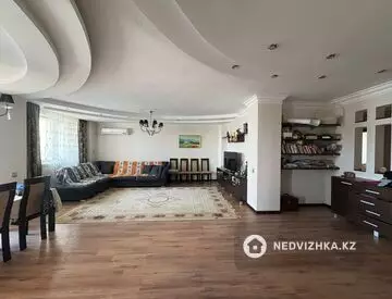 4-комнатная квартира, этаж 10 из 17, 148 м²