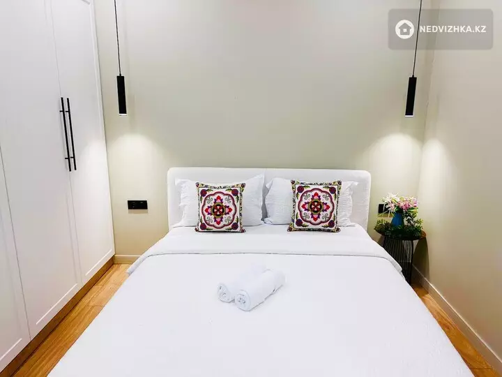 1-комнатная квартира, этаж 10 из 12, 40 м², Посуточно, фотография 2