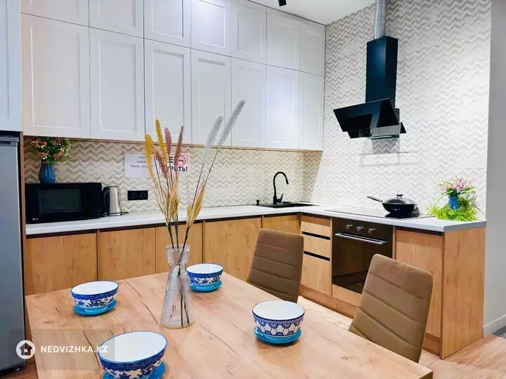 1-комнатная квартира, этаж 10 из 12, 40 м², Посуточно, фотография 3