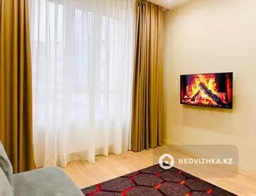 1-комнатная квартира, этаж 10 из 12, 40 м², Посуточно, миниатюра 5