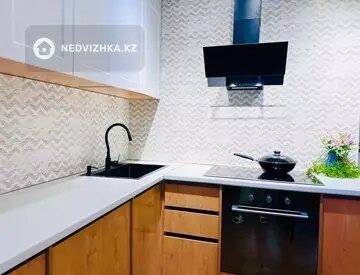 1-комнатная квартира, этаж 10 из 12, 40 м², Посуточно, миниатюра 6