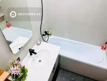 1-комнатная квартира, этаж 10 из 12, 40 м², Посуточно, миниатюра 10