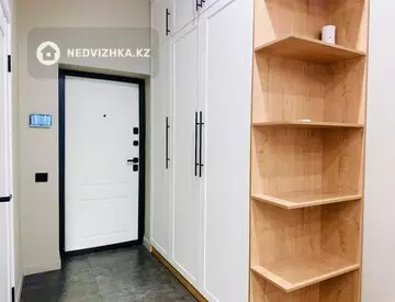 1-комнатная квартира, этаж 10 из 12, 40 м², Посуточно, миниатюра 12