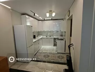 3-комнатная квартира, этаж 2 из 9, 70 м², миниатюра 2