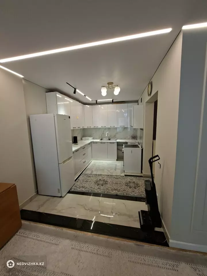 3-комнатная квартира, этаж 2 из 9, 70 м², фотография 2
