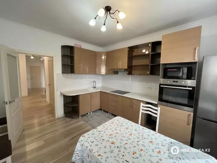 3-комнатная квартира, этаж 4 из 9, 94 м², фотография 3