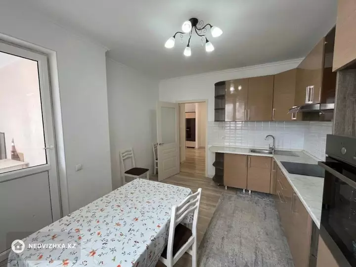 3-комнатная квартира, этаж 4 из 9, 94 м², фотография 2