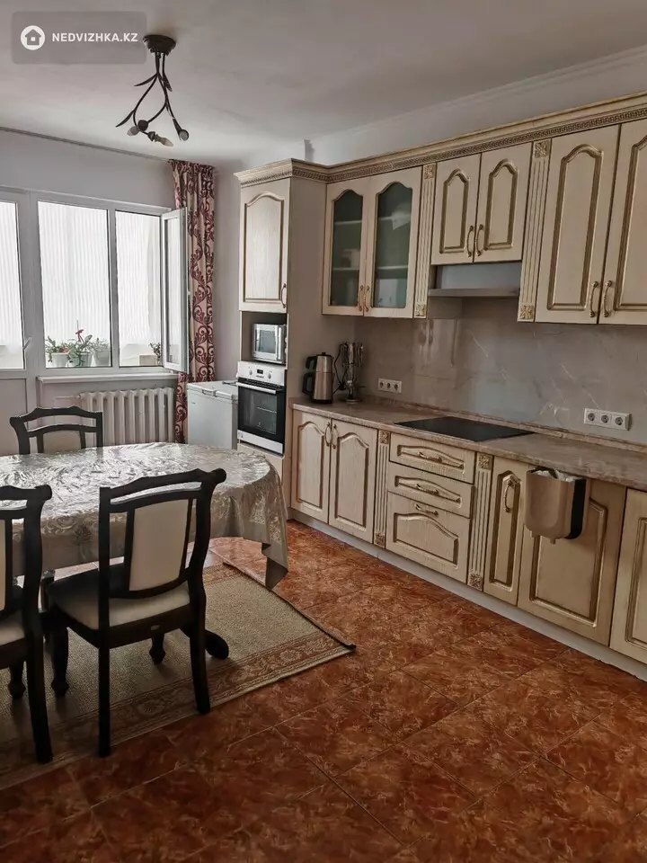 3-комнатная квартира, этаж 4 из 9, 120 м², фотография 2