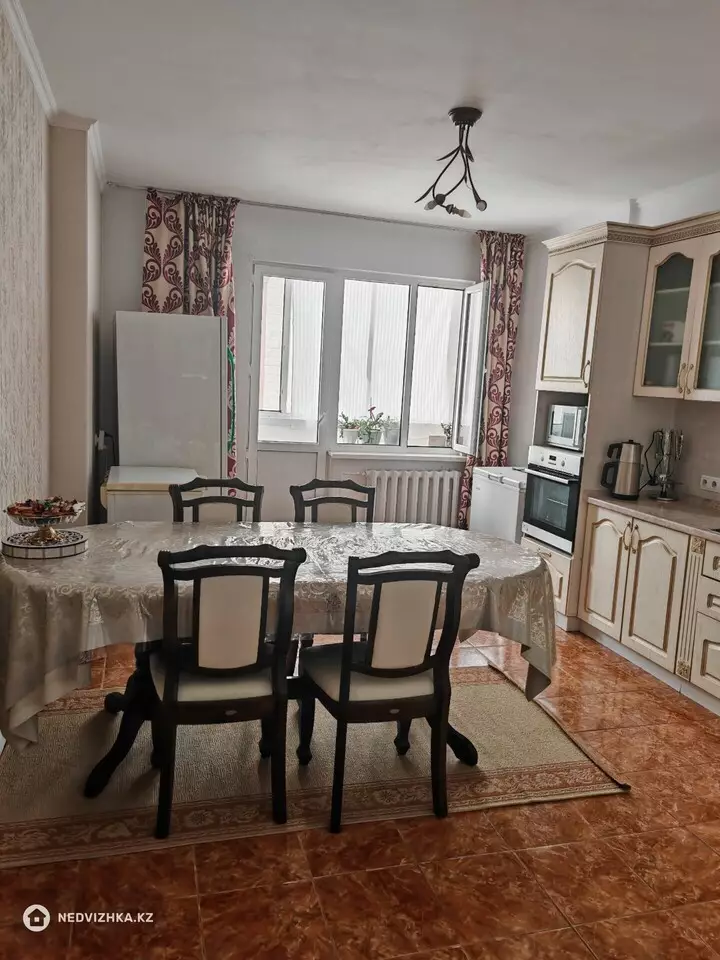 3-комнатная квартира, этаж 4 из 9, 120 м², фотография 3