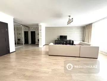 3-комнатная квартира, этаж 8 из 10, 124 м²